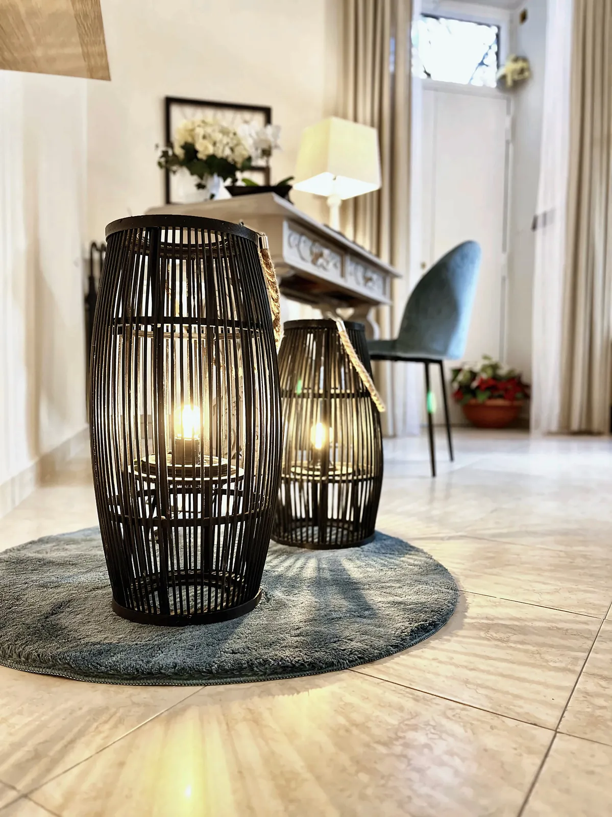 Lanterne decorative nel soggiorno